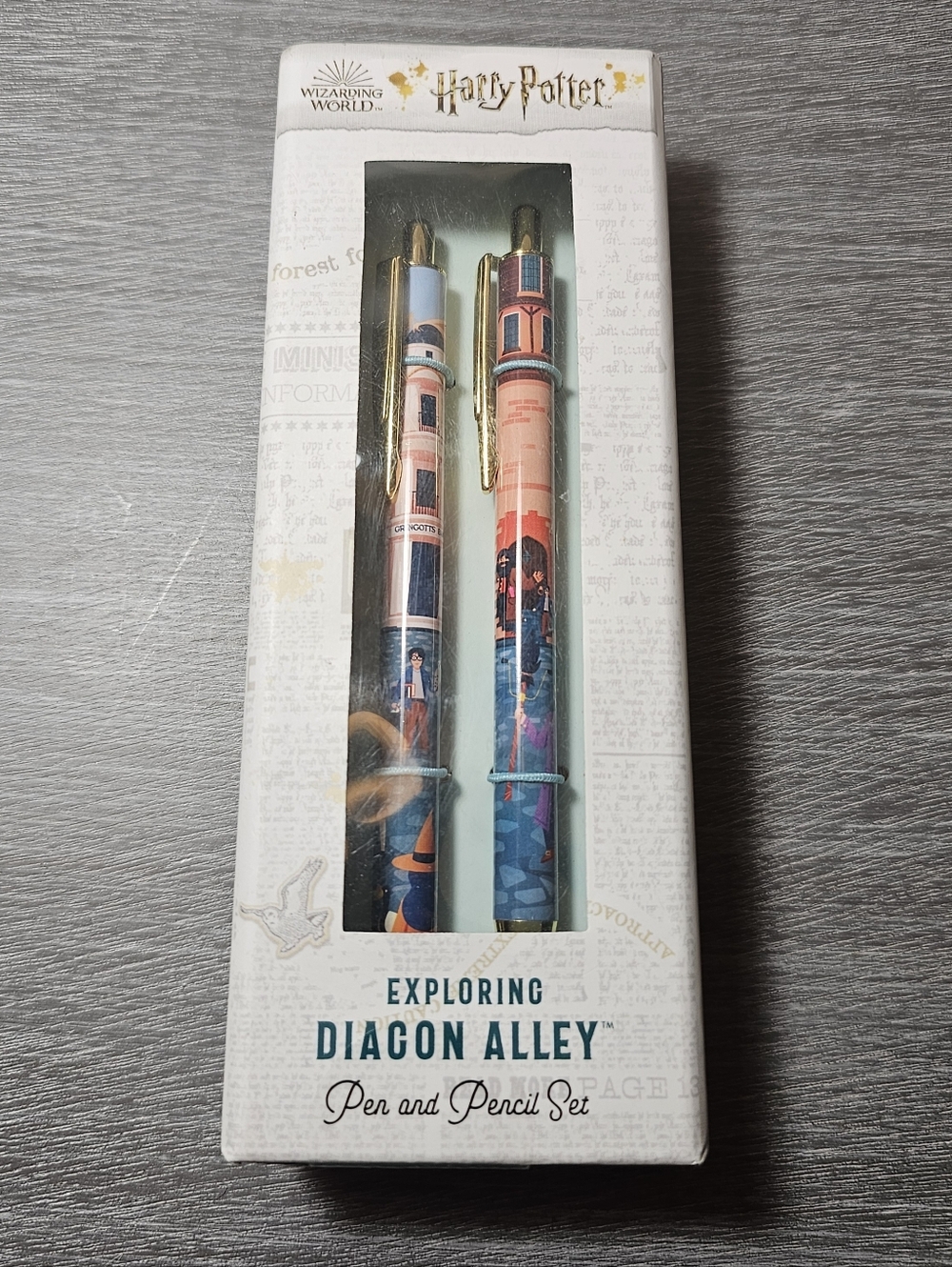 Harry Potter Exploring Diagon Alley Pen And Pencil Set